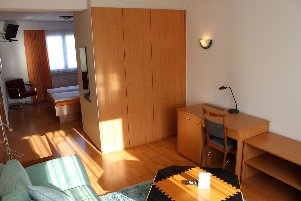 Hotel Zur Au Делликон Номер фото